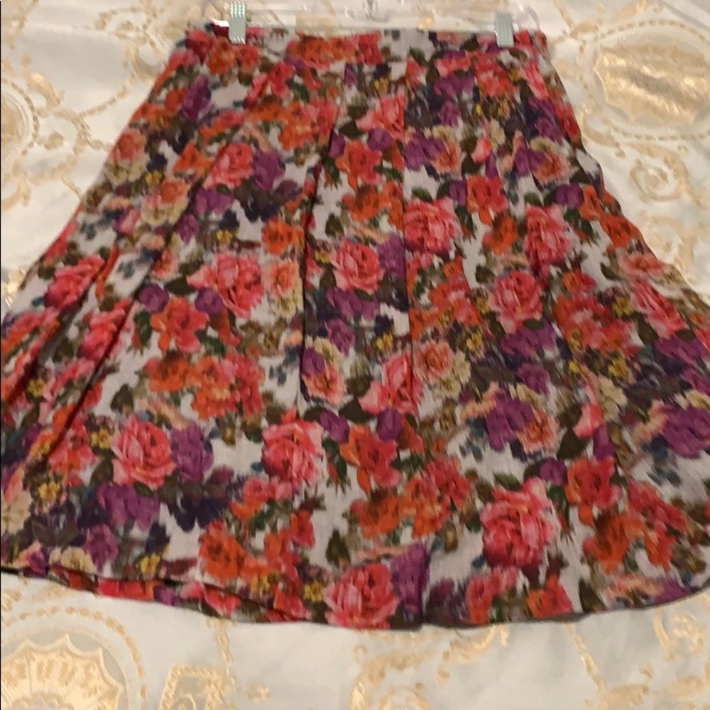Floral pleated skirt